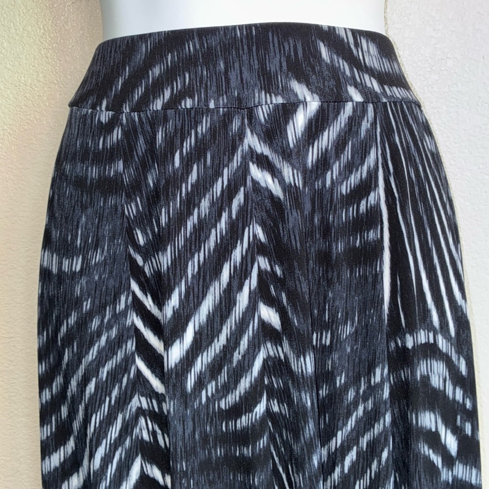 Grace Elements Skirt Women's XL, black & grey feathery print, full, pull-on EUC - Picture 5 of 14
